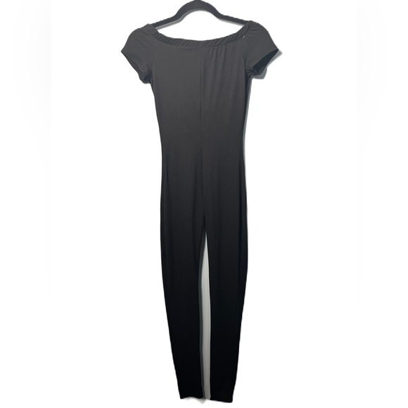 • Black Off The Shoulder Jumpsuit - Picture 4 of 9